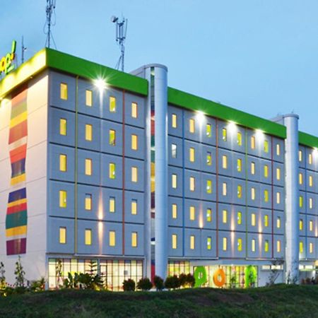 Pop! Hotel Airport Jakarta Tangerang Extérieur photo