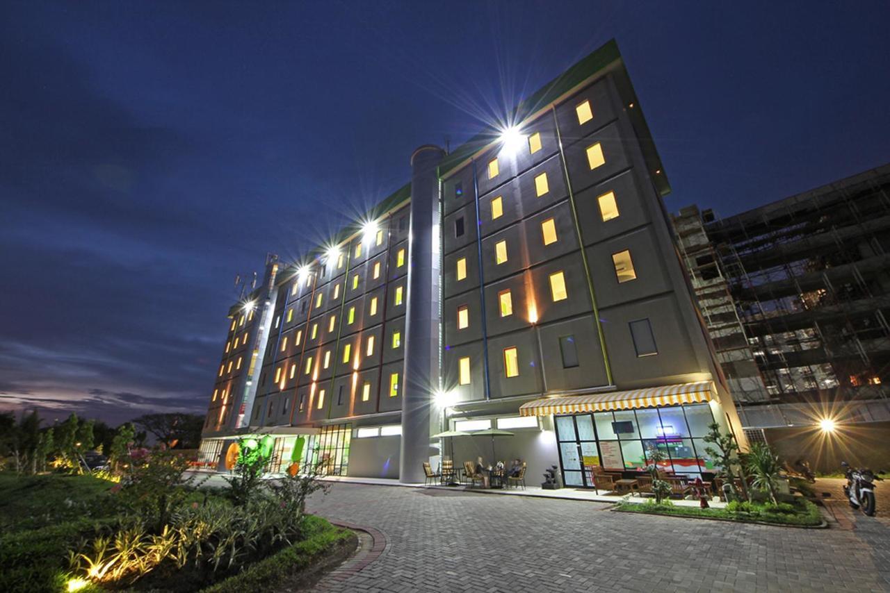 Pop! Hotel Airport Jakarta Tangerang Extérieur photo