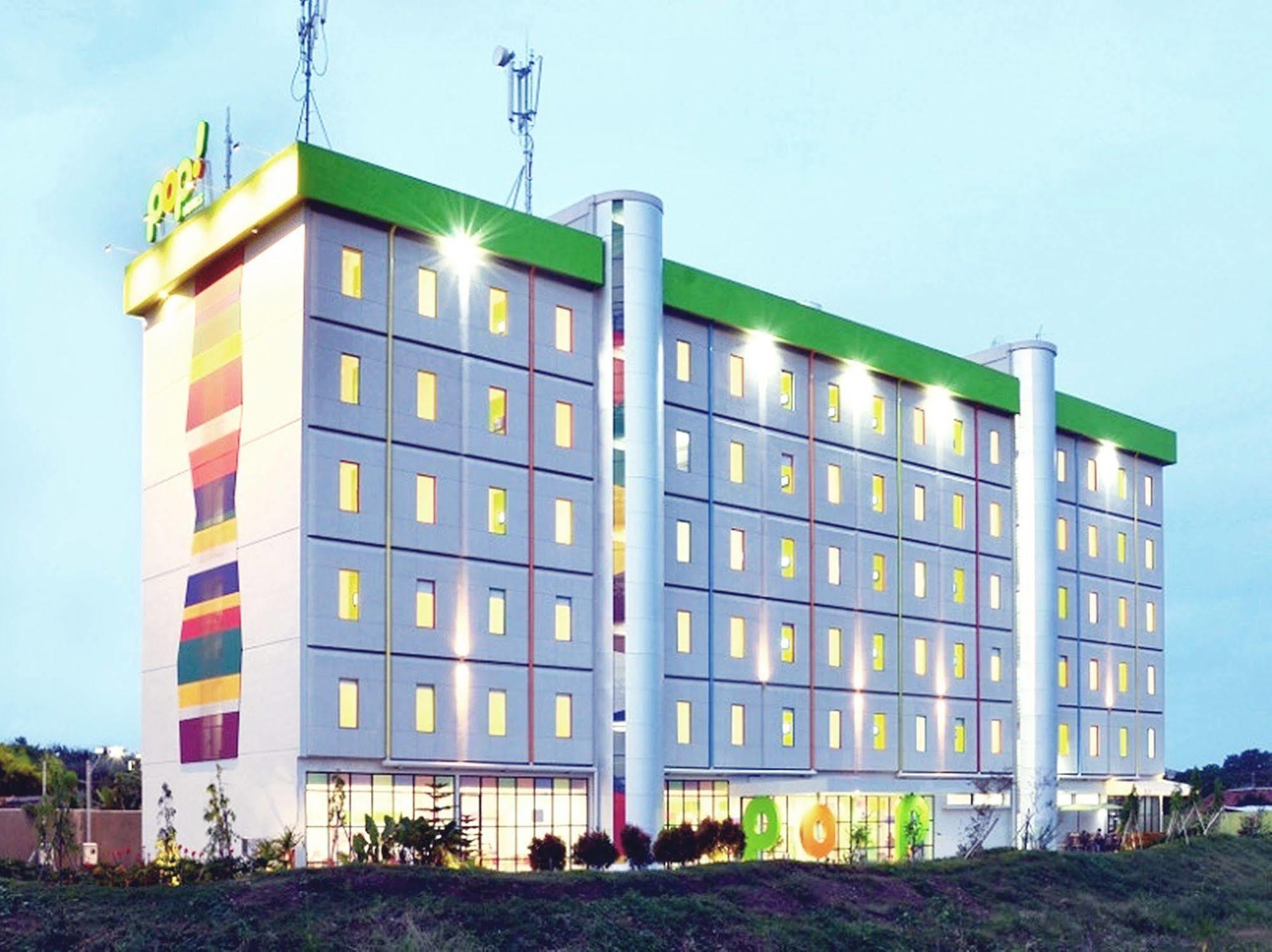 Pop! Hotel Airport Jakarta Tangerang Extérieur photo