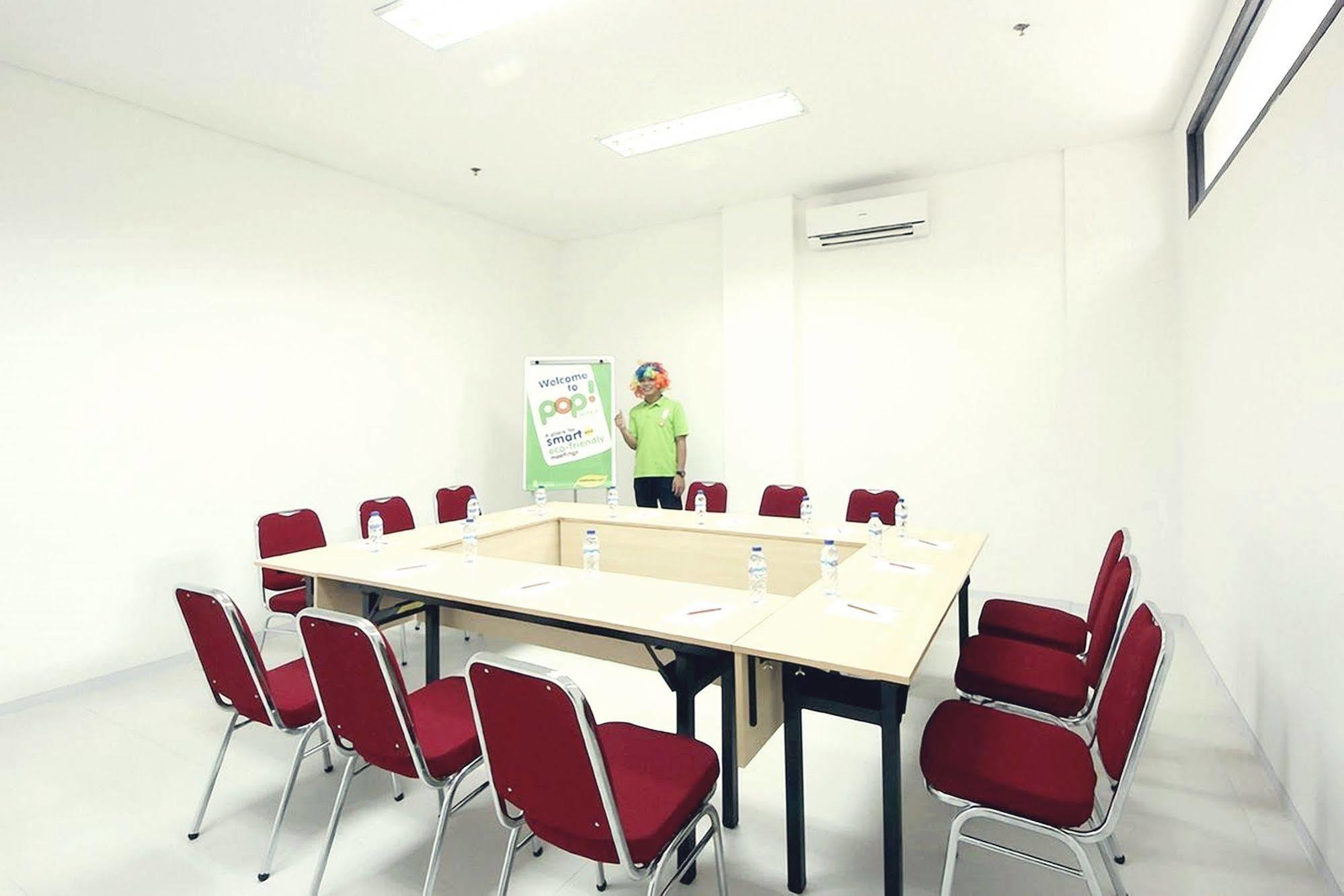 Pop! Hotel Airport Jakarta Tangerang Extérieur photo