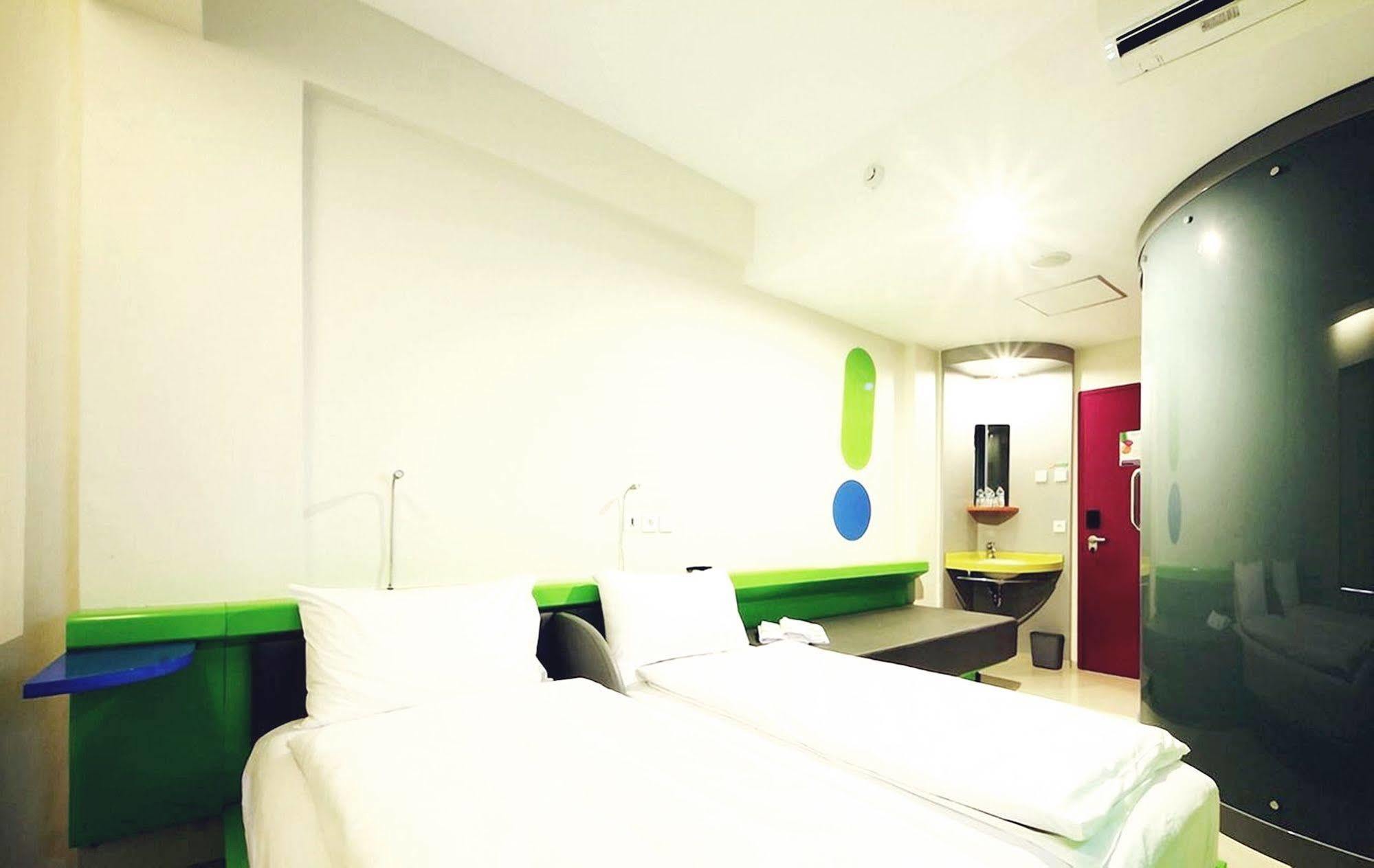 Pop! Hotel Airport Jakarta Tangerang Extérieur photo