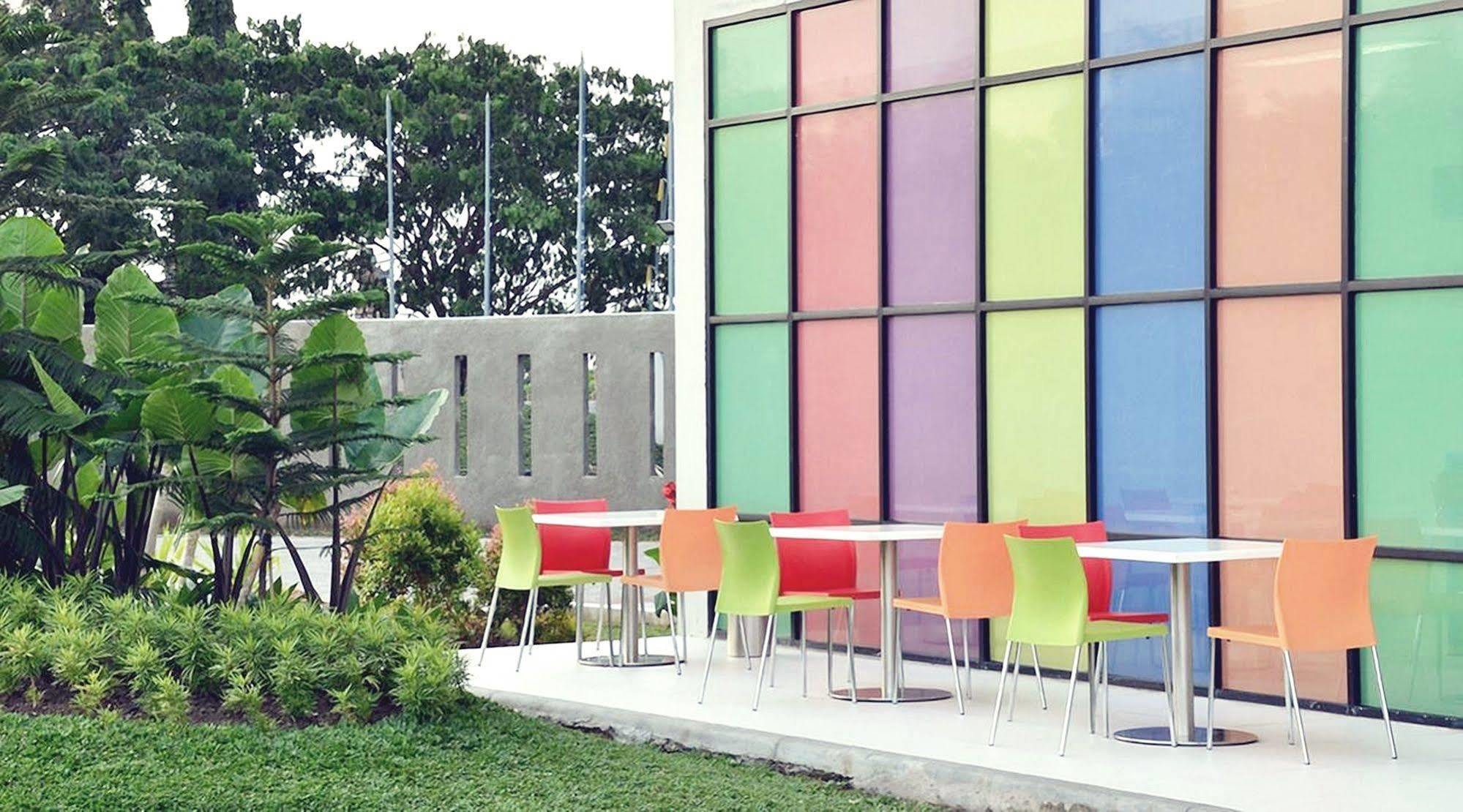 Pop! Hotel Airport Jakarta Tangerang Extérieur photo